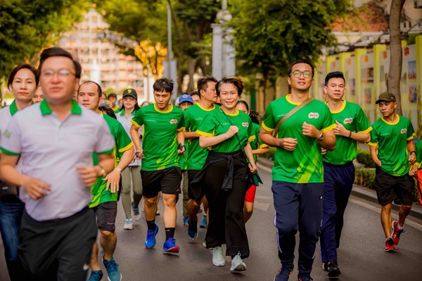TP.HCM: Hơn 8.000 người tham dự Ngày chạy Olympic vì sức khỏe toàn dân - Anh 4