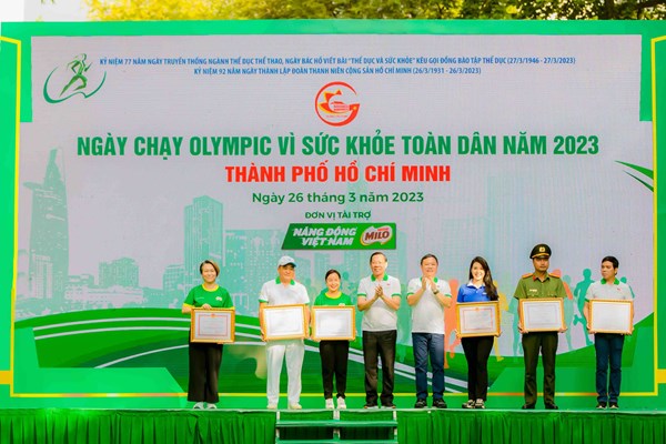 TP.HCM: Hơn 8.000 người tham dự Ngày chạy Olympic vì sức khỏe toàn dân - Anh 1