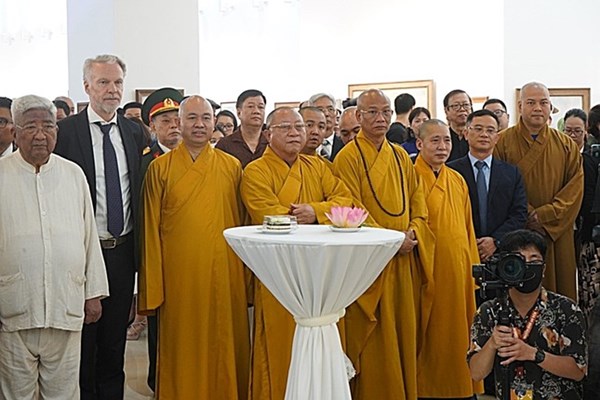 Thông điệp ý nghĩa trong Triển lãm “Nghệ thuật Sen Việt 2023 - Vẻ đẹp thuần khiết” - Anh 2