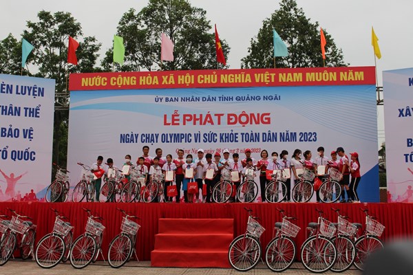 Quảng Ngãi: Gần 1.300 người tham gia Ngày chạy Olympic vì sức khỏe toàn dân - Anh 4