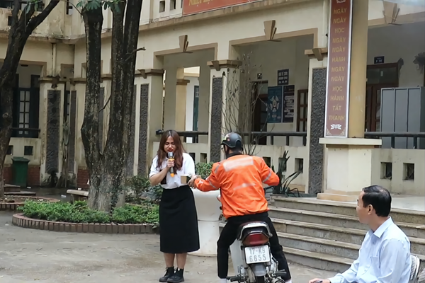 Hành trình truyền tải “An toàn thông tin cá nhân trên mạng xã hội” đến với các bạn học sinh - Anh 3