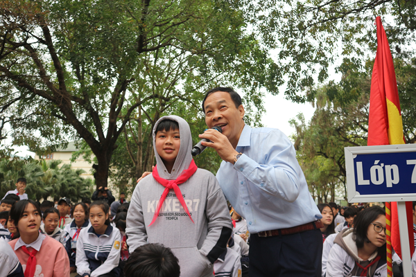 Hành trình truyền tải “An toàn thông tin cá nhân trên mạng xã hội” đến với các bạn học sinh - Anh 1