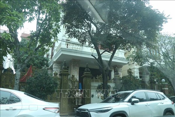 Ban Bí thư thi hành kỷ luật đảng viên vi phạm - Anh 1