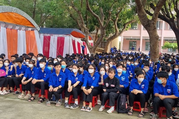Học viện Hải quân thông tin về biển, đảo và tư vấn tuyển sinh tại Bình Định - Anh 2