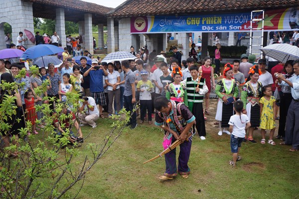 Sắc màu văn hóa các dân tộc Việt Nam trong tháng 4 - Anh 1