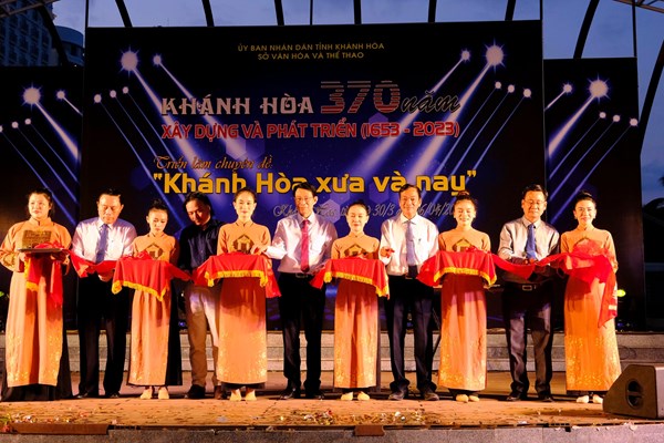Triển lãm ảnh Khánh Hoà - 370 năm xây dựng và phát triển - Anh 1