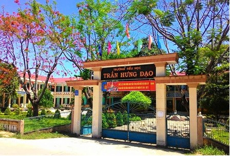 Quảng Nam: 18 học sinh tiểu học nhập viện sau khi ăn trái cây lắc, uống trà sữa - Anh 1