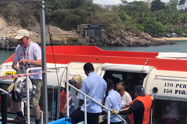 Siêu tàu du lịch đưa hơn 2.100 du khách châu Âu đến vịnh Nha Trang - Anh 2