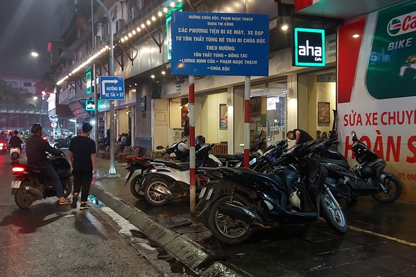 Sau một tháng Hà Nội ra quân giành lại vỉa hè: Những cuộc “đuổi bắt” chưa hồi kết - Anh 2