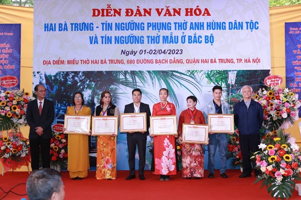 Tín ngưỡng Phụng thờ người anh hùng dân tộc và Tín ngưỡng thờ Mẫu ở Bắc Bộ - Anh 2
