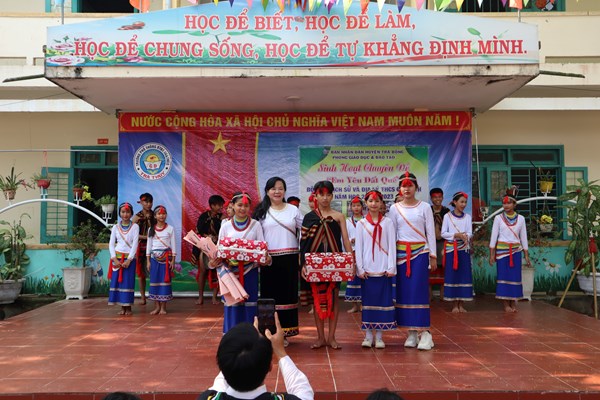 Quảng Ngãi: Bảo tồn văn hóa, lịch sử dân tộc Cor từ hoạt động ngoại khóa cho học sinh - Anh 3