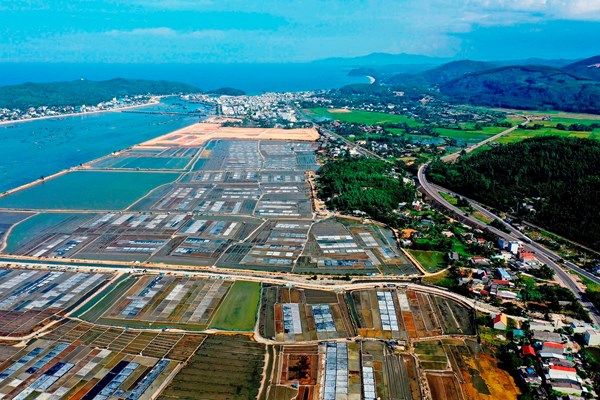 Đồng muối Sa Huỳnh trở thành điểm du lịch cộng đồng hấp dẫn - Anh 1