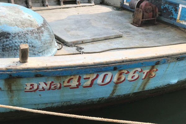 Bắt quả tang nhiều phương tiện dùng xung điện đánh bắt cá tại biển Cửa Đại - Anh 2