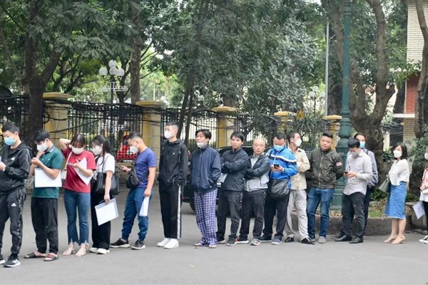 Hà Nội: Người dân có thể đến các bưu cục để thực hiện thủ tục cấp phiếu lý lịch tư pháp - Anh 1
