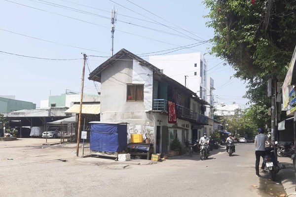 Di tích Khách sạn Việt Cường – Quy Nhơn (Bình Định) vẫn chưa phát huy giá trị, bởi quy hoạch trường mầm non và đất cây xanh bị “treo” - Anh 1