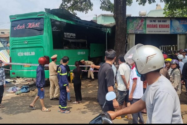 Liên tiếp xảy ra tai nạn giao thông kinh hoàng: Đâu là nguyên nhân chính? - Anh 1