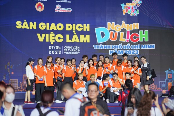 Hơn 190.000 lượt khách tham dự Ngày hội Du lịch TP.HCM - Anh 1