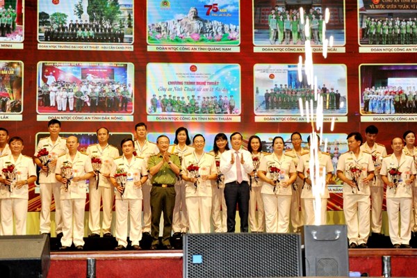 Liên hoan nghệ thuật quần chúng Công an nhân dân “75 năm khắc ghi lời Bác” - Anh 1