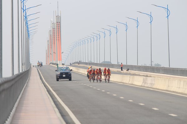 Chặng 9 Cúp truyền hình TP.HCM: Sôi nổi chặng đua đồng đội tính giờ tại Quảng Ngãi - Anh 1