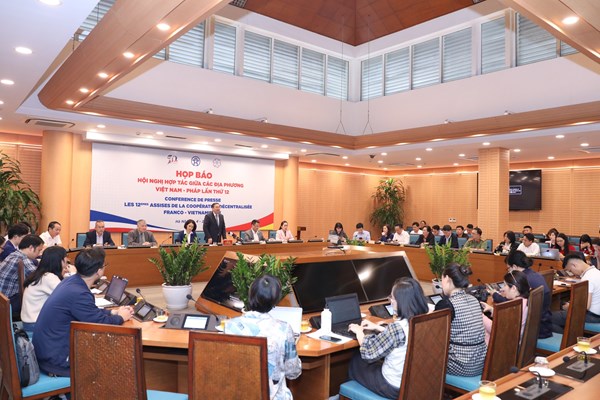 Hội nghị hợp tác giữa các địa phương của Việt Nam và Pháp lần thứ 12 - Anh 2