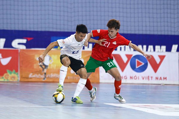 Đương kim vô địch Sahako thua đậm, bật khỏi top 3 - Anh 2