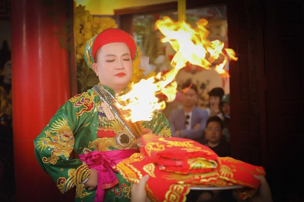 Lễ hội Tiệc Mẫu Phủ Tây Hồ: Gìn giữ, phát huy giá trị tín ngưỡng Thờ Mẫu - Anh 1