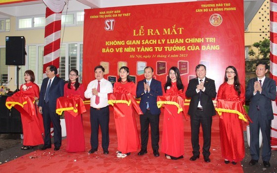 Khai trương Không gian sách lý luận, chính trị bảo vệ nền tảng tư tưởng của Đảng - Anh 1