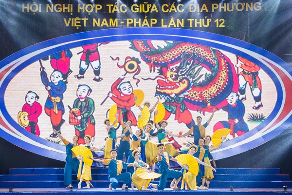 Ấn tượng không gian “Sắc màu Việt Nam” và Lễ hội “Dạo chơi nước Pháp” - Anh 3