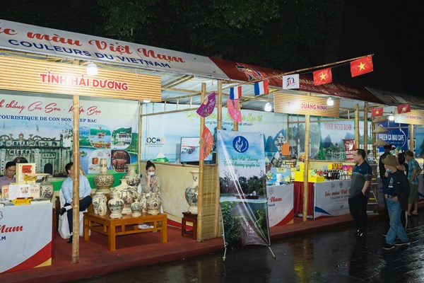 Ấn tượng không gian “Sắc màu Việt Nam” và Lễ hội “Dạo chơi nước Pháp” - Anh 4