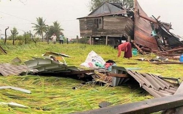Gia Lai: Mưa kèm lốc xoáy, hơn 240 căn nhà bị tốc mái, hư hỏng nặng - Anh 2