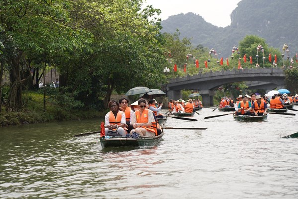 Đoàn đại biểu Việt - Pháp tham quan các di sản tại Hà Nội và Ninh Bình - Anh 2