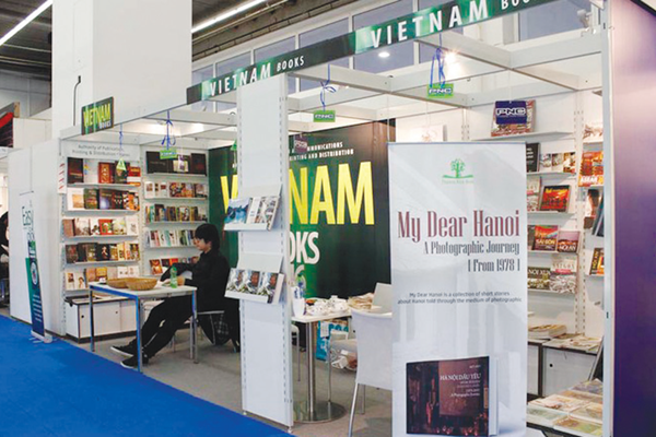 Sách “event” ở ta và hội chợ ở Tây - Anh 1