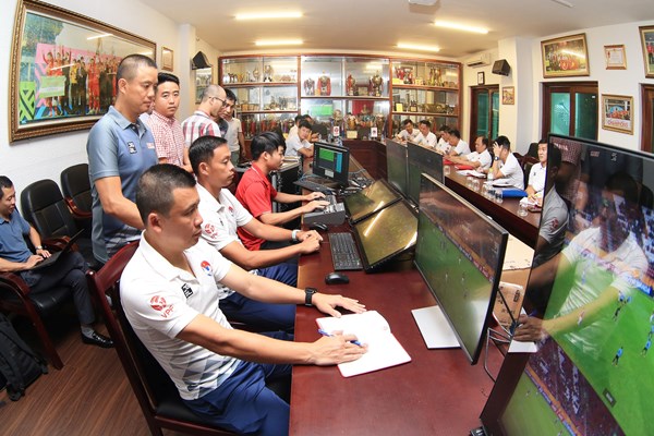 Công nghệ VAR sắp được áp dụng vào các trận đấu tại V.League - Anh 1