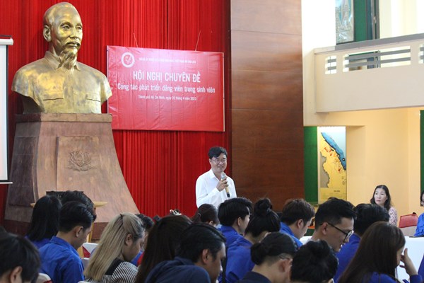 Đẩy mạnh công tác phát triển đảng viên trong sinh viên - Anh 1