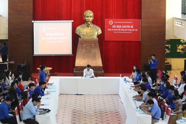 Đẩy mạnh công tác phát triển đảng viên trong sinh viên - Anh 2