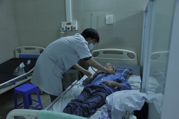 Hà Nội yêu cầu đảm bảo đủ nhân lực, vật tư phòng, chống dịch Covid-19 - Anh 1