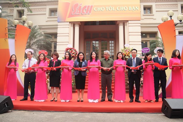 Hướng đến mỗi ngày đều là Ngày Sách và văn hóa đọc - Anh 1
