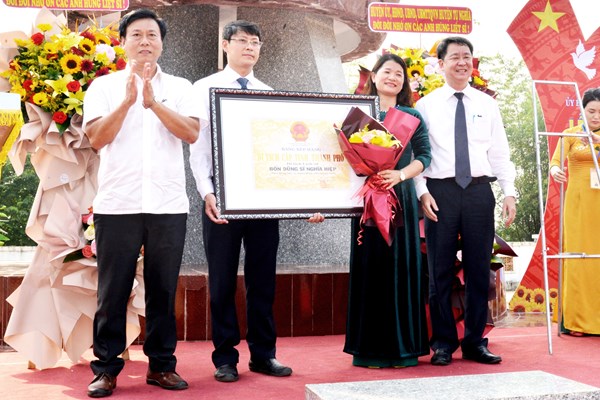 Đón nhận Bằng xếp hạng Di tích lịch sử cấp tỉnh Bốn dũng sĩ Nghĩa Hiệp - Anh 2