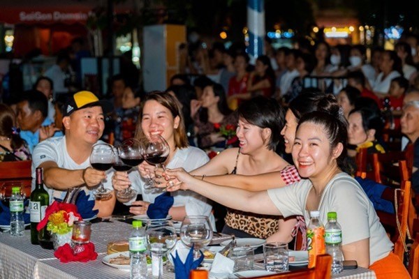 Trải nghiệm chuyến du lịch thăng hoa muôn cung bậc cảm xúc tại “điểm đến mới của thế giới” - Anh 9