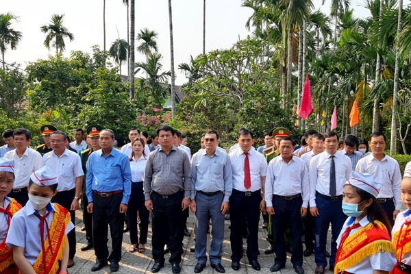 Dâng hương tưởng niệm ngày mất Quyền Chủ tịch nước Huỳnh Thúc Kháng - Anh 1
