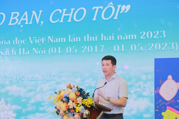 Bí thư Thành uỷ Đinh Tiến Dũng thăm Phố Sách Hà Nội - Anh 2