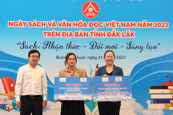 Đắk Lắk: Nhiều hoạt động sôi nổi hưởng ứng Ngày Sách và Văn hoá đọc - Anh 4