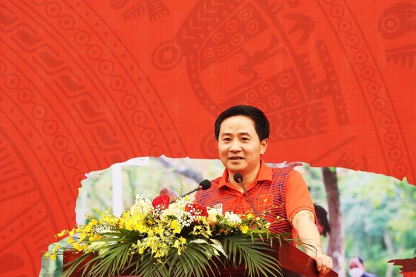 Giải vật dân tộc tranh Cúp Phùng Hưng mở màn bằng những trận đấu kịch tính - Anh 2