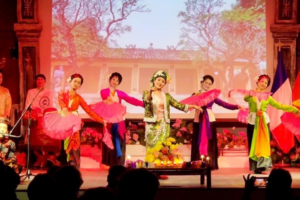 Kỷ niệm 50 năm thiết lập quan hệ ngoại giao Việt Nam - Pháp tại Thủ đô Paris - Anh 3