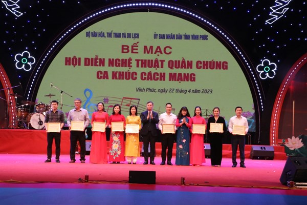 Hội diễn nghệ thuật quần chúng Ca khúc cách mạng: Sống mãi những giai điệu hào hùng - Anh 1