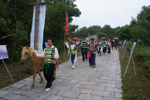 Đi chợ vùng cao tại “Ngôi nhà chung” - Anh 1