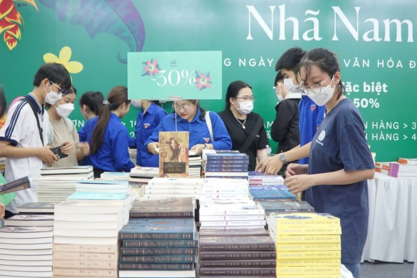 Lan tỏa văn hóa đọc trên đất Huế - Anh 1