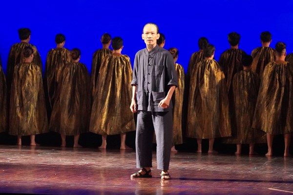 Người đi dép cao su: Vở sử thi chạm đến trái tim khán giả - Anh 4