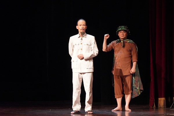 Người đi dép cao su: Vở sử thi chạm đến trái tim khán giả - Anh 2