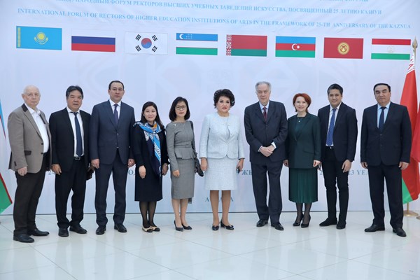 NSƯT Bùi Công Duy được phong Giáo sư danh dự ở Kazakhstan - Anh 2